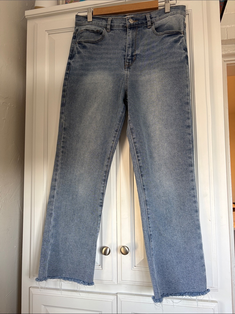 Kensie Straight Leg Savannah Crop Flare Jeans in Light Blue Wash Size 8/29